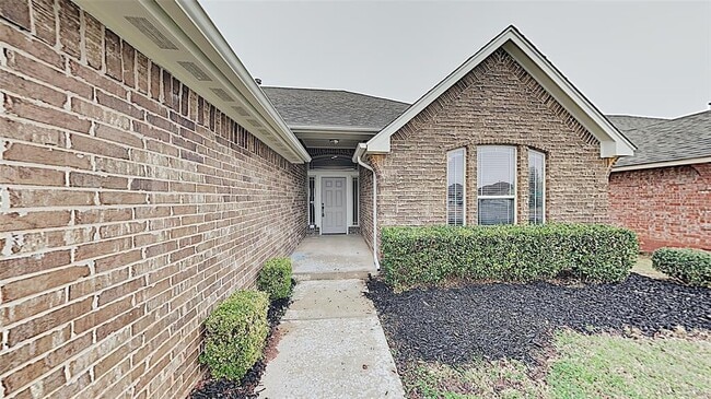 Building Photo - 15304 Blue Jay Dr