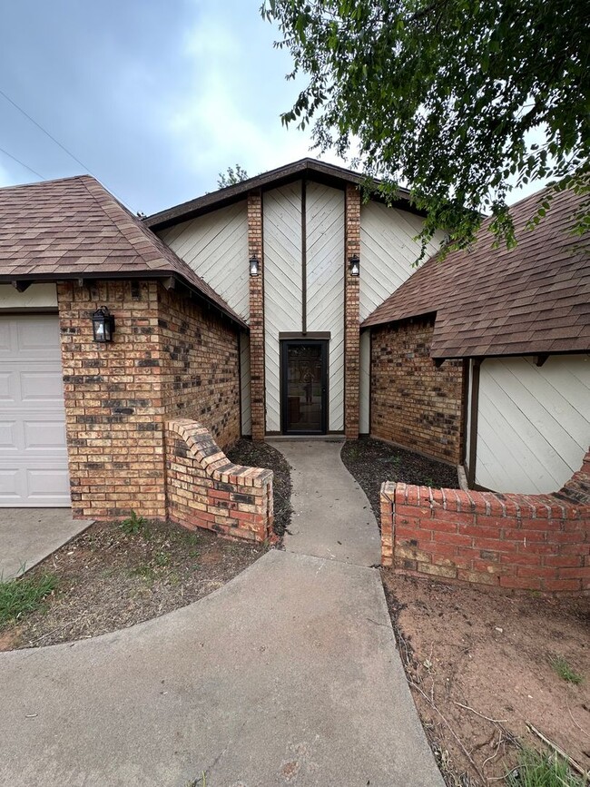 Building Photo - A Large 2 Bed with Sauna and walk in Jacuzzi! Large Rec Room!