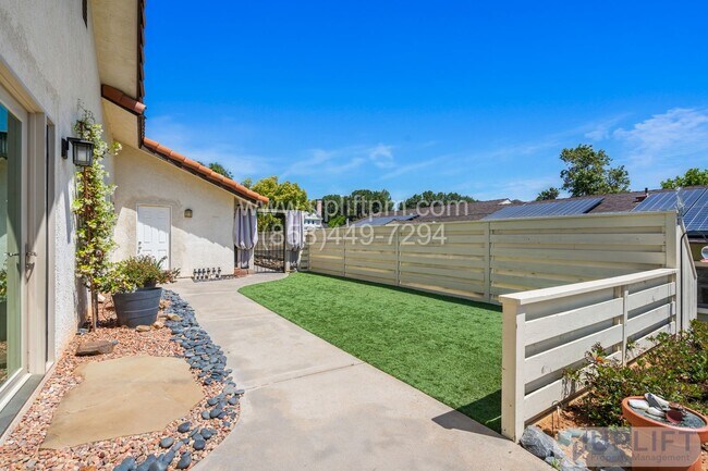 Building Photo - 3 Bedroom 2.5 Bathroom home in Ramona LARG...