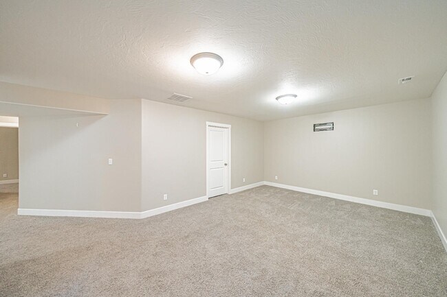 Building Photo - 2896 Blackwood
