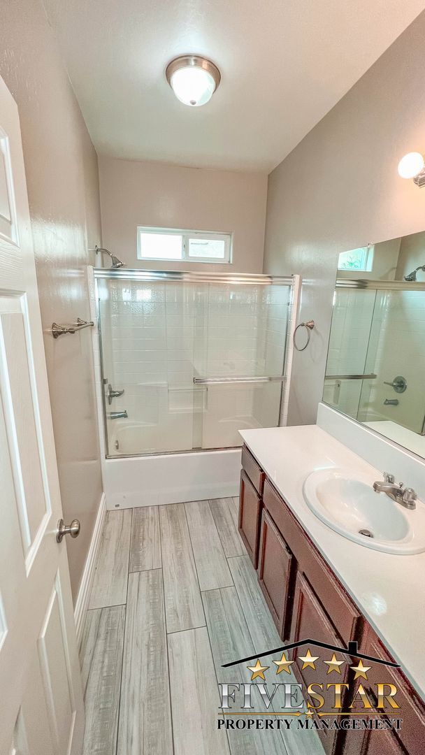 Building Photo - 5509 Baja Dr