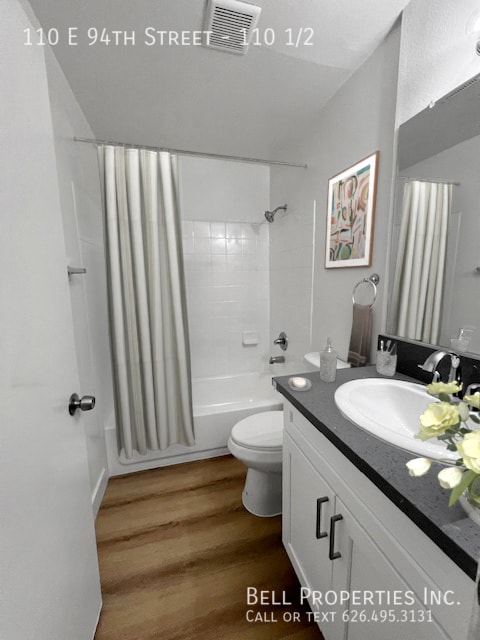 Building Photo - 110 E 94th St