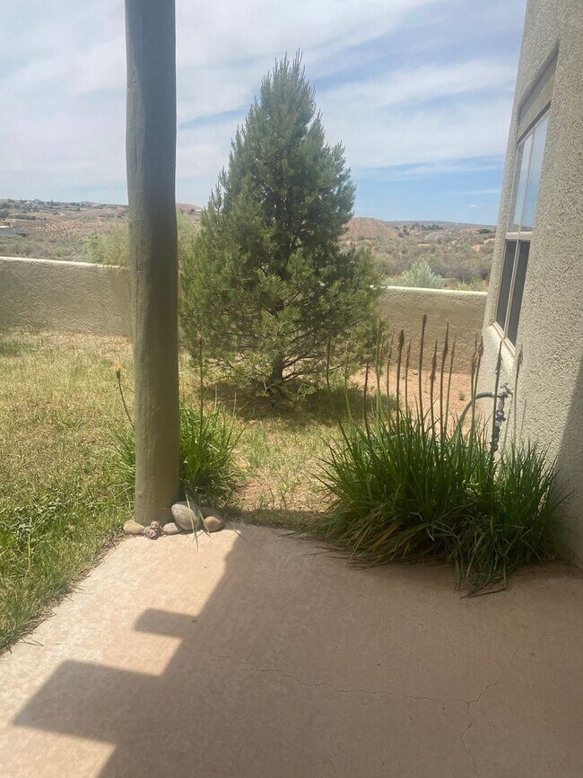 Building Photo - Beautiful home located in rio rancho