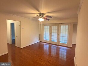 Building Photo - 3814 Lyndhurst Dr