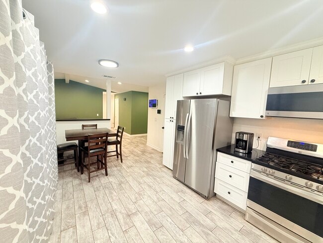 Building Photo - 13148 Shirebourn Rd