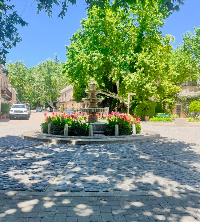 Building Photo - 3Bed/2.5Bath Townhouse in Sedona! FIRST MO...