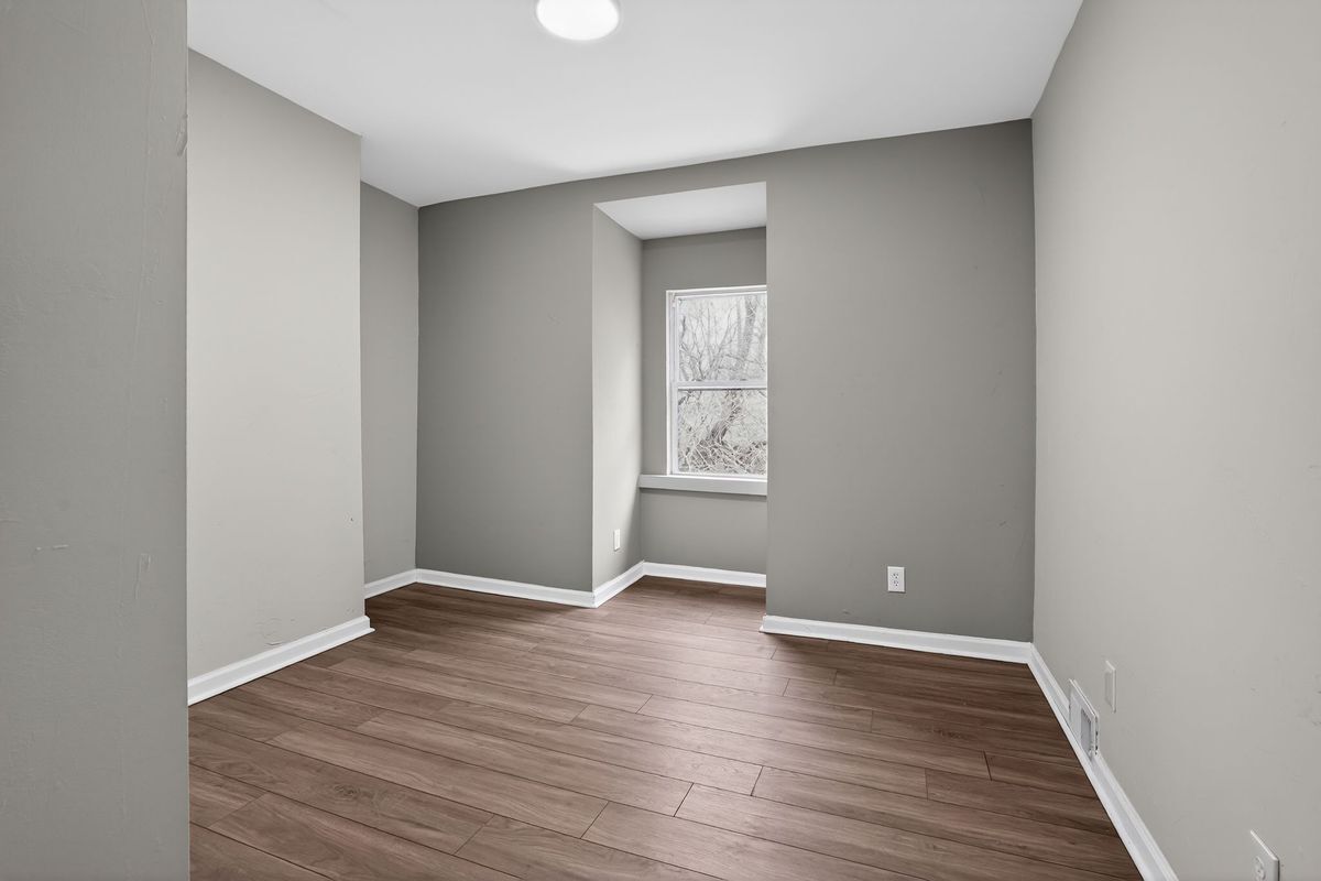 Building Photo - 553 Norman St