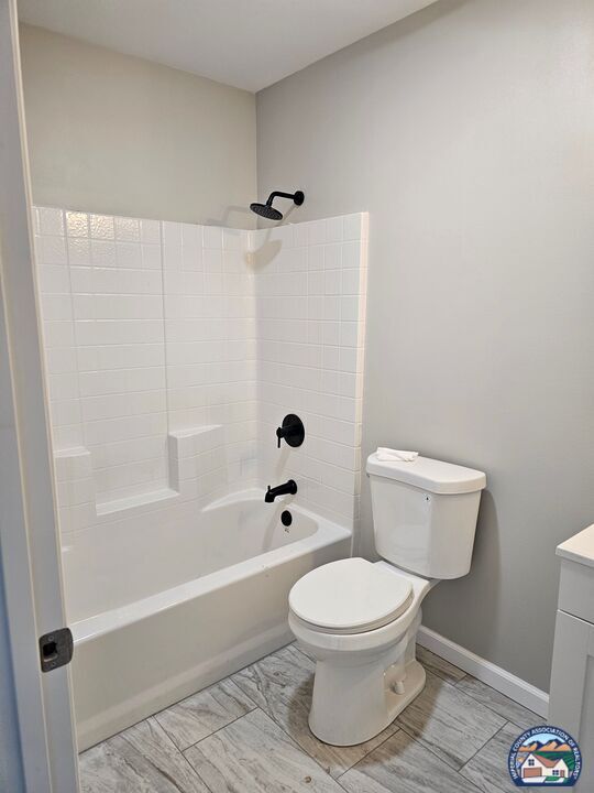 Building Photo - 172 W Alamo St