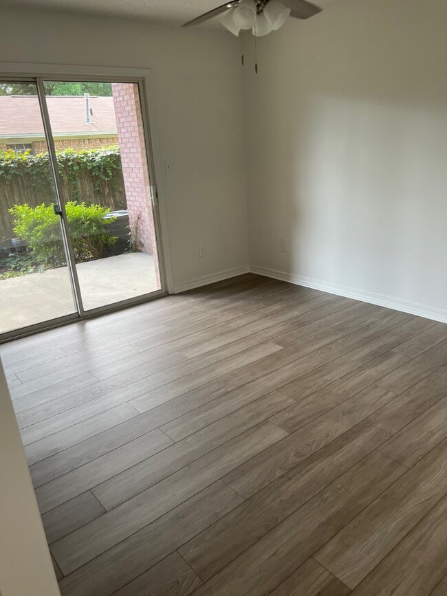 Building Photo - 1810 Tsuga Way