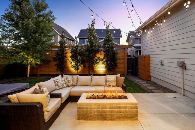 Building Photo - 6 Bedroom 5.5 Bathroom Single Family Home ...