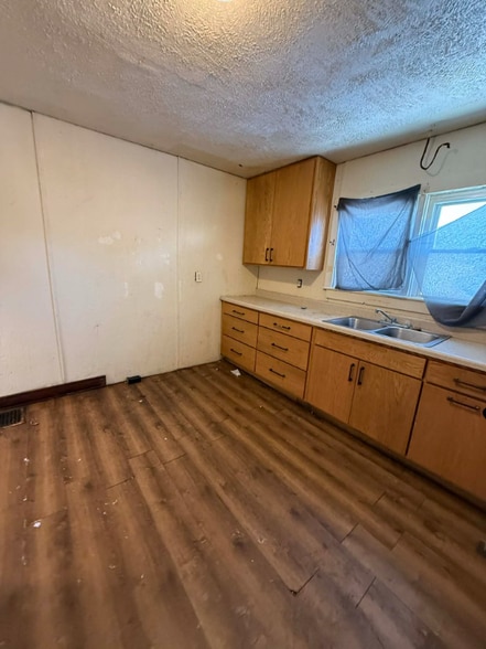 Building Photo - 1305 E Whitmer St