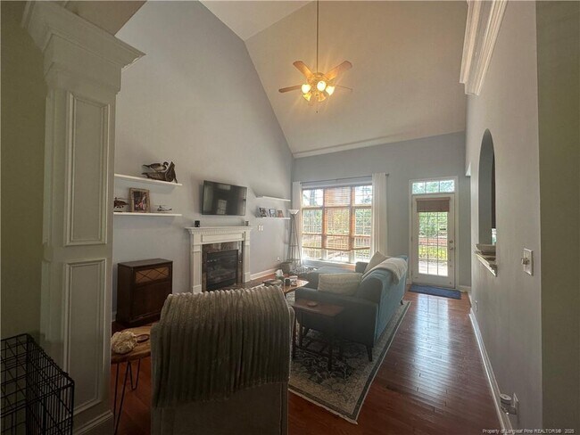 Building Photo - 143 Fairway Ln