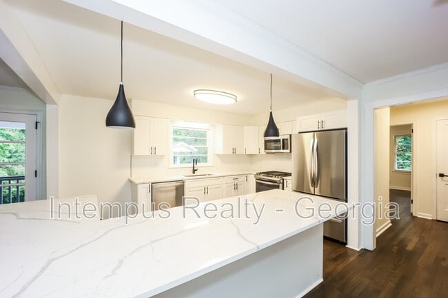 Building Photo - 3543 Bouldercrest Rd