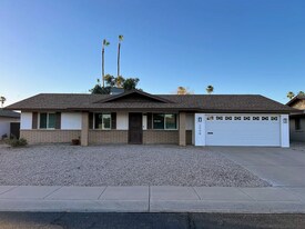 Building Photo - 2508 E Loyola Dr