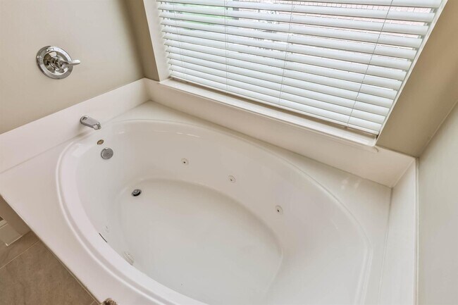 Building Photo - 8326 Hunters Village Dr