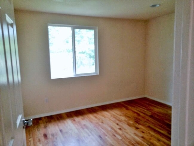 Building Photo - Lynnwood Bungalow