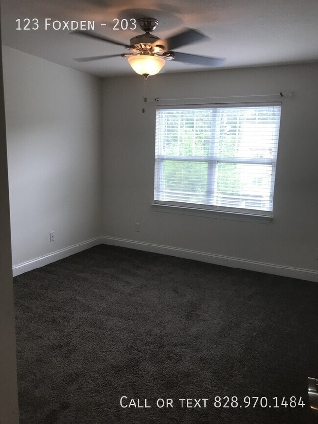 Building Photo - 123 Foxden-203