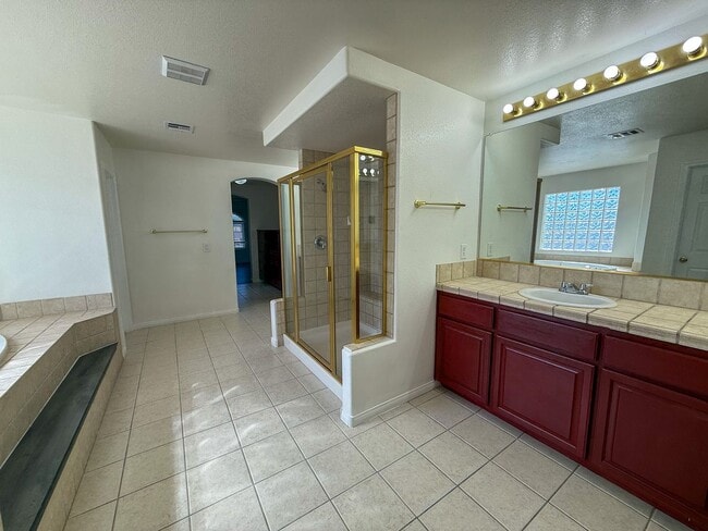 Building Photo - SPACIOUS HOME IN GATED COMMUNITY WITH POOL, RV PARKING & 4-CAR GARAGE!