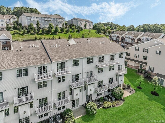 Building Photo - 1115 Balsam Dr