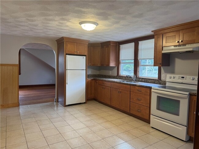 Building Photo - 83 Farnum Pike