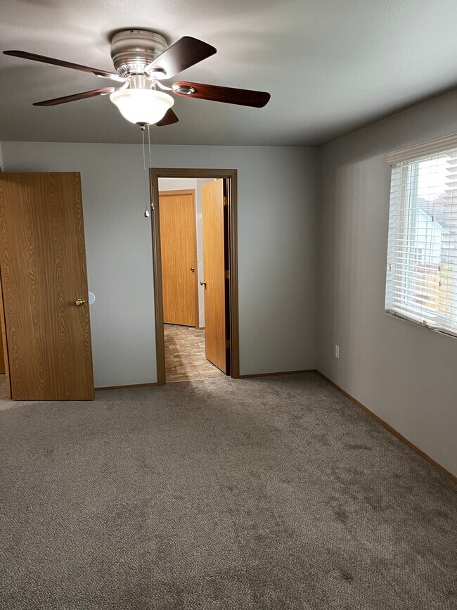 Building Photo - 9982 Greenleaf Loop SE