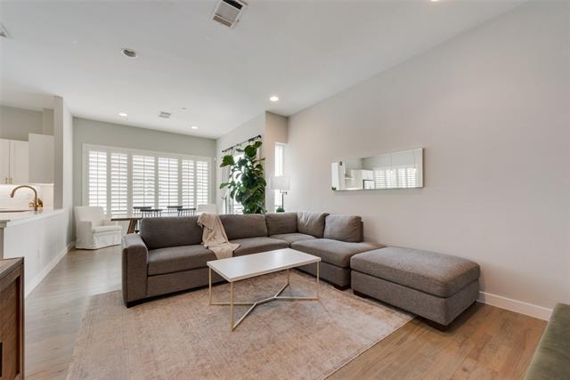 Building Photo - 2107 Bennett Ave