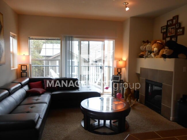 Building Photo - Beautiful Townhome Located In NW Portland's Timberland Community
