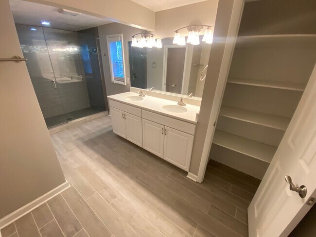 Building Photo - 4 Bedroom - Upper Arlington