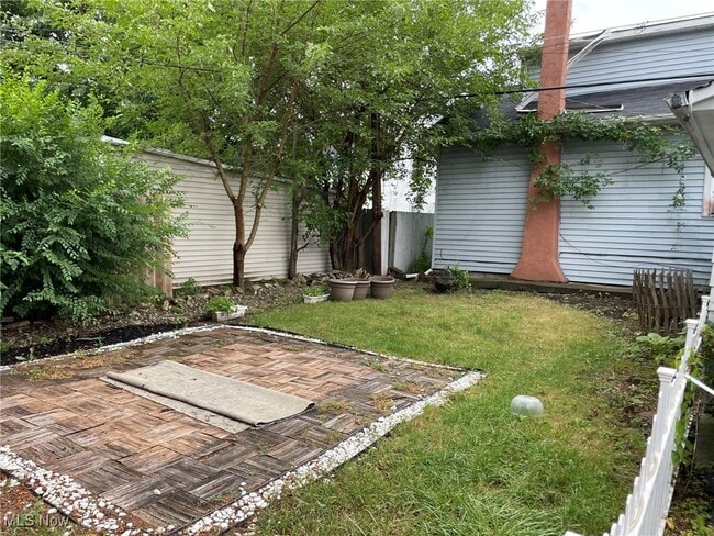 Building Photo - 2091 Carabel Ave