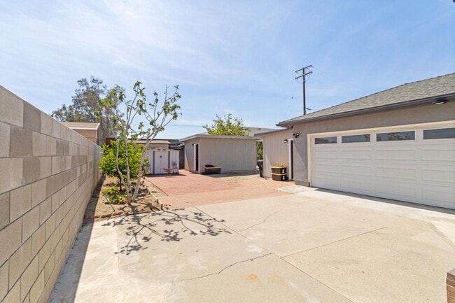 Building Photo - 8996 Newport Ave