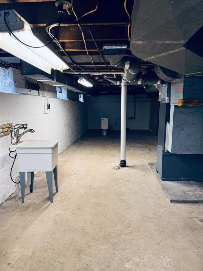 Building Photo - 543 Brooks Ave