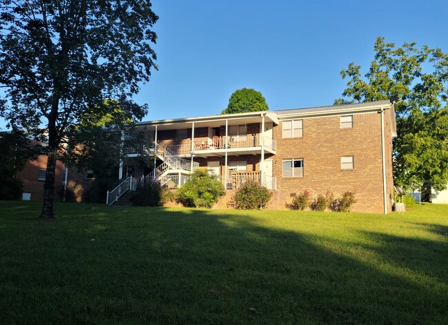 Primary Photo - Holly Apartments