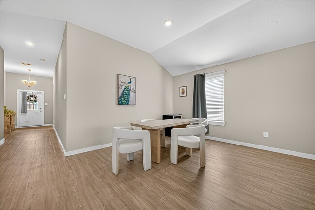 Building Photo - 300 Flower Reed Ct