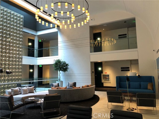 Building Photo - 400 S Broadway