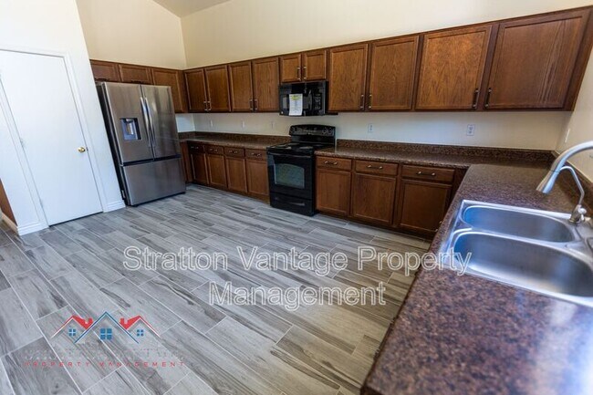 Building Photo - 2234 W Pima Ave