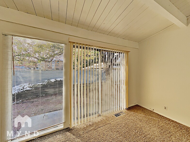 Building Photo - 942 Curti Dr