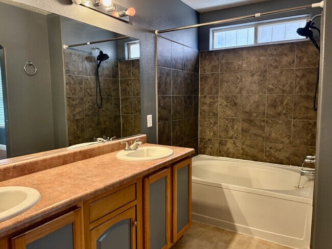 Building Photo - 3617 Cameo Dr