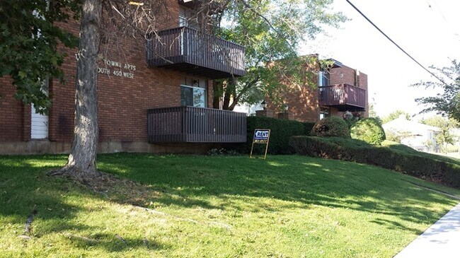 Building Photo - Beautiful Washington Terrace Apartment with carport and central air