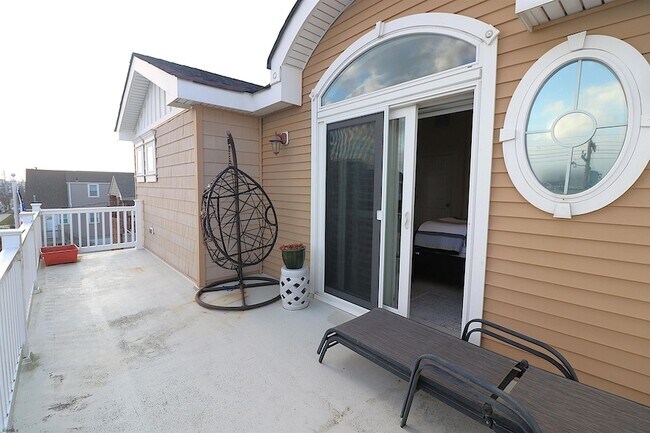 Building Photo - 9505 Monmouth Ave