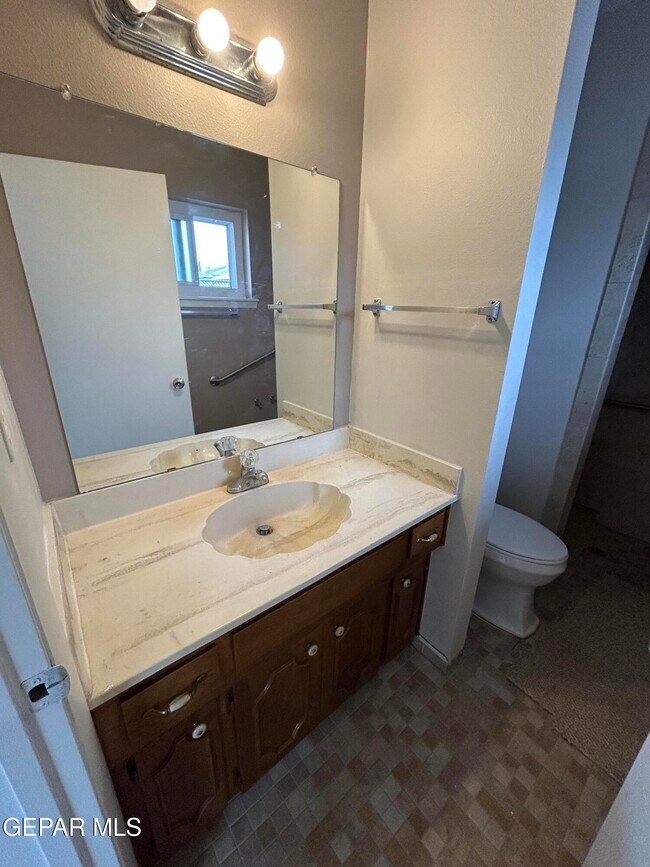 Building Photo - 5125 Sweetwater Dr