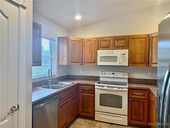 Building Photo - 5768 N Summerfield Point