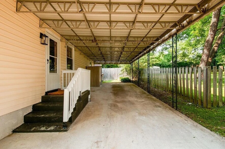 Building Photo - 64 Lutie St