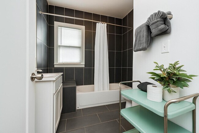 Building Photo - 607 E Euclid St