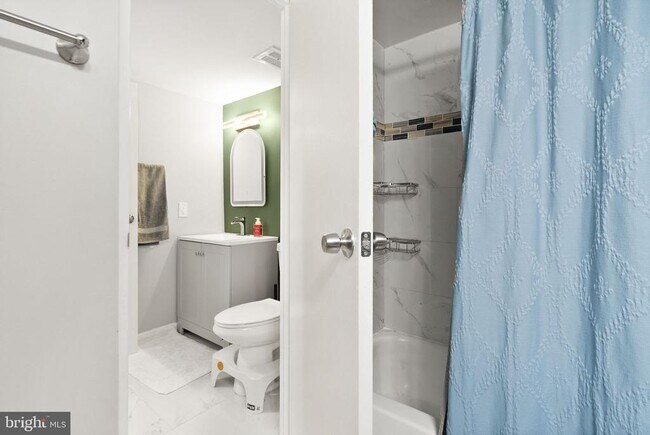 Building Photo - 9728 Kingsbridge Dr