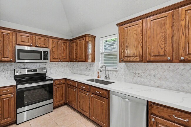 Building Photo - 10718 Fairview Dr