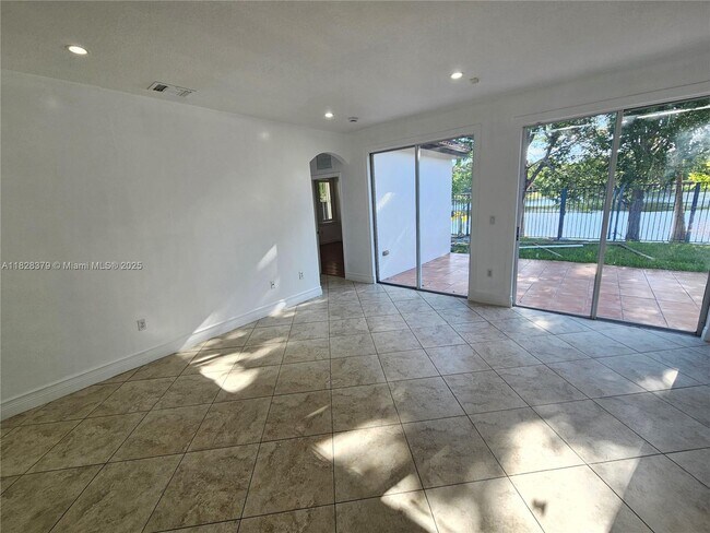 Building Photo - 5450 SW 165th Ct
