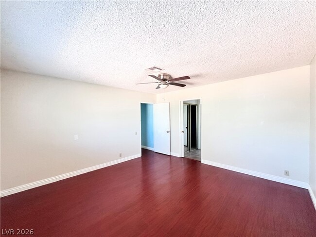 Building Photo - 5009 Mesa View Dr