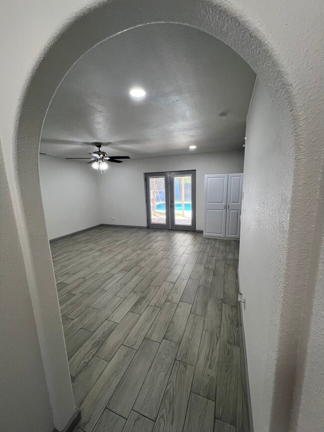 Building Photo - 6012 Highcrest Dr