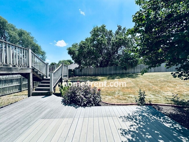 Building Photo - Four Bedroom Olathe Home in a Quiet Neighb...