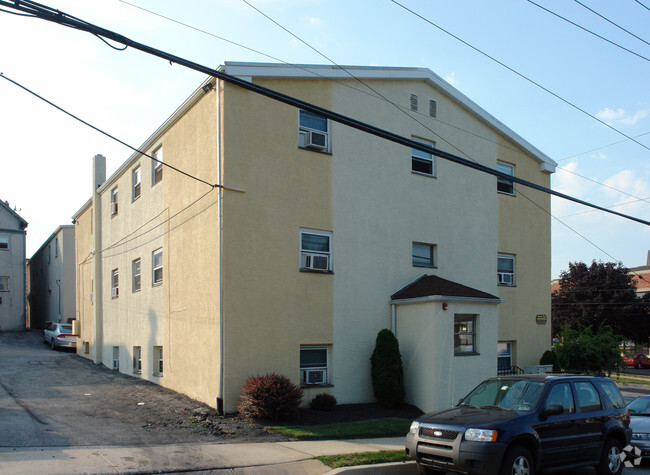 Primary Photo - Forrest View Apartments